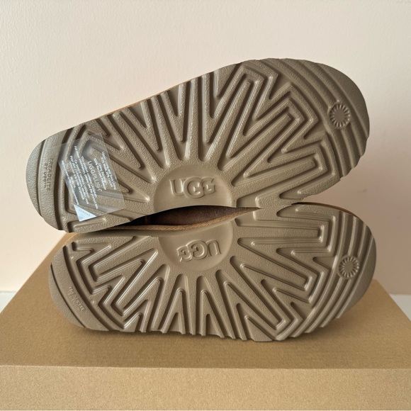 Ugg Bailey Bow II Suede leather chestnut Boot. Size: 3 - Picture 7 of 12